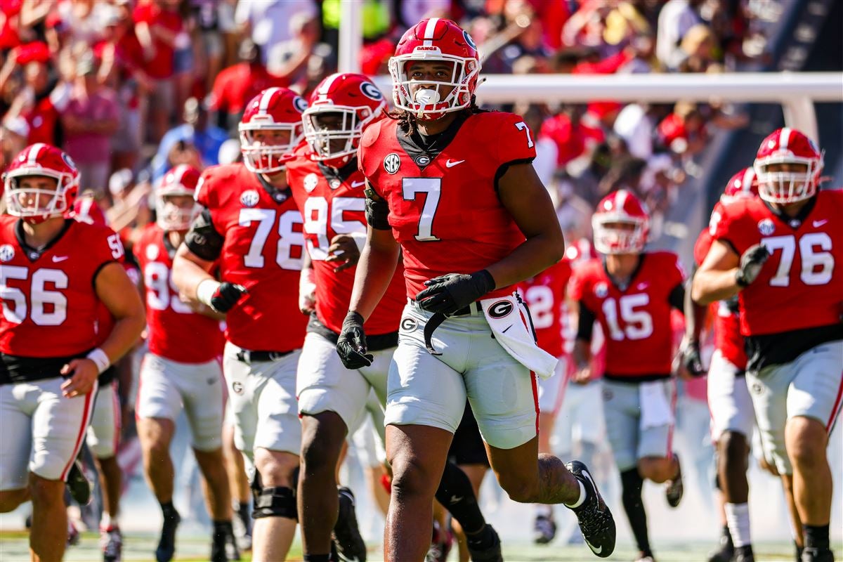 January 1, 2023: Georgia Bulldogs linebacker Marvin Jones Jr. (7)  celebrates after a missed field goal by Ohio State Buckeyes during the  second half of the 2022 Chick-fil-a Peach Bowl at Mercedes-Benz