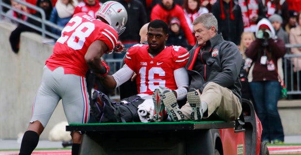 Desmond Howard reacts to OSU RB Archie Griffin striking Heisman pose