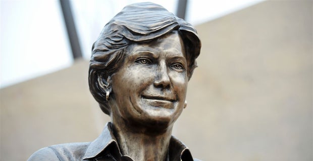 Pat Summitt statue