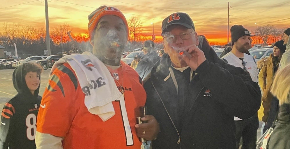 Joe Burrow Smokes Cigar As Bengals Celebrate Winning Division