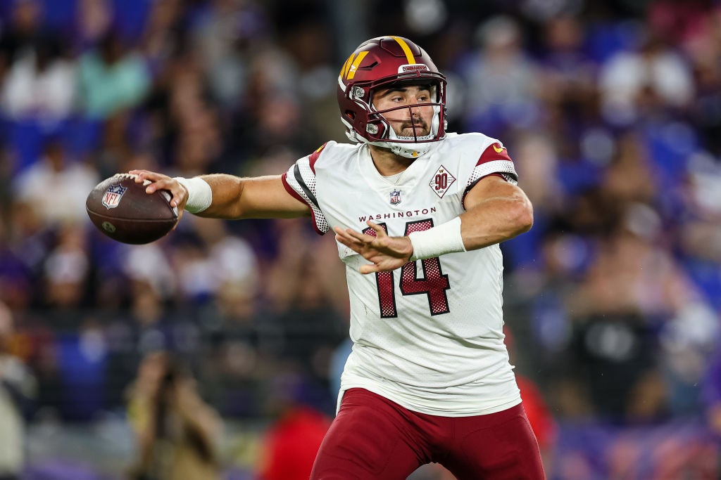 Houston, TX, USA. 20th Nov, 2022. Washington Commanders quarterback Sam  Howell (14) during a game between