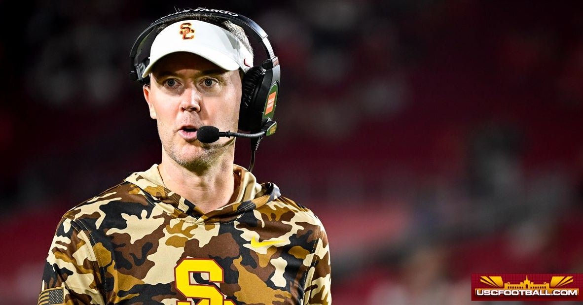 USC moves up in AP Top 25 poll