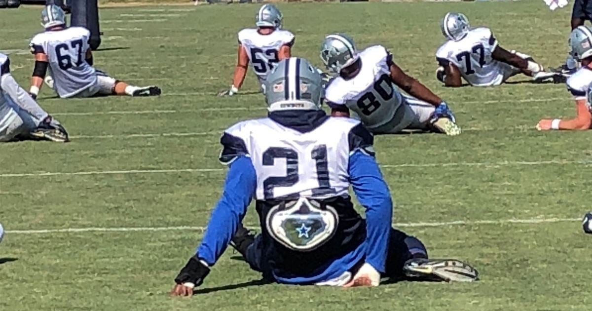 Ezekiel Elliott S Ever Present Wrist Brace Part Of A Smart Plan