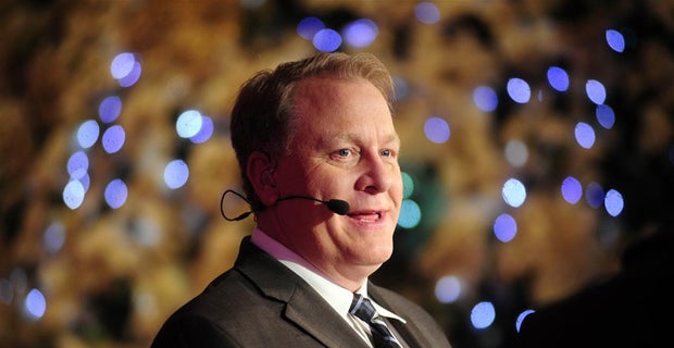 Curt Schilling tracks down daughter's cyberbullies