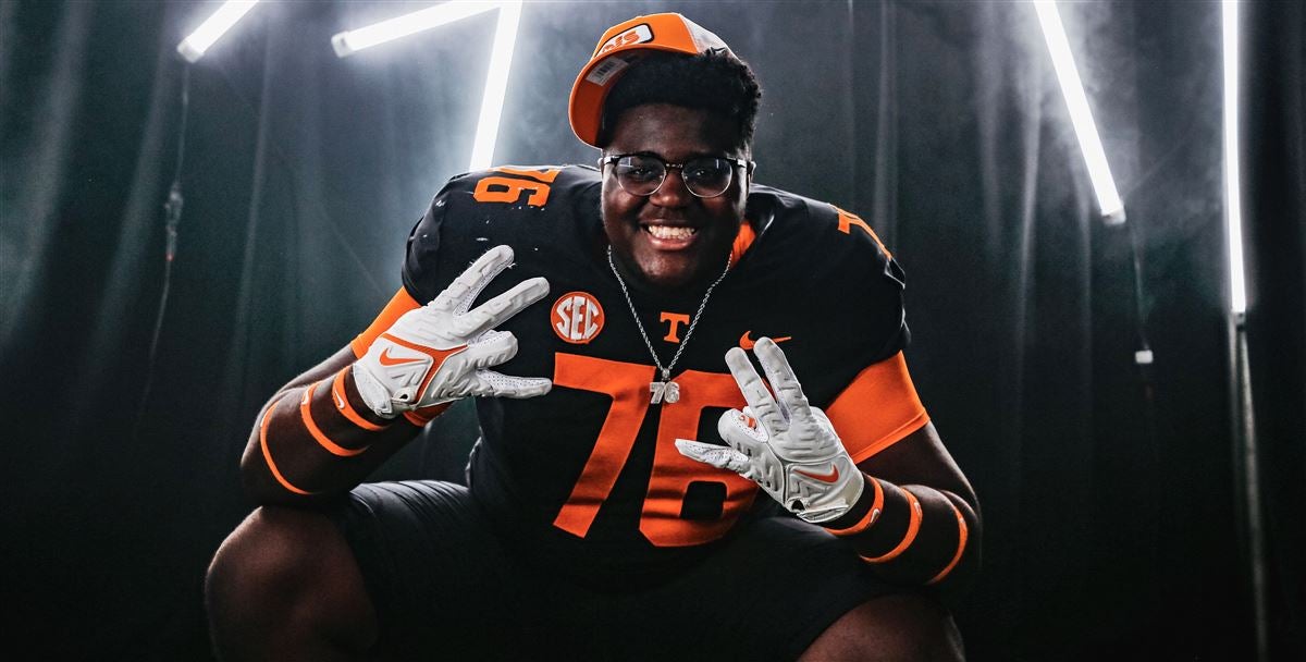 Elite OL prospect Bennett Warren signs with Tennessee