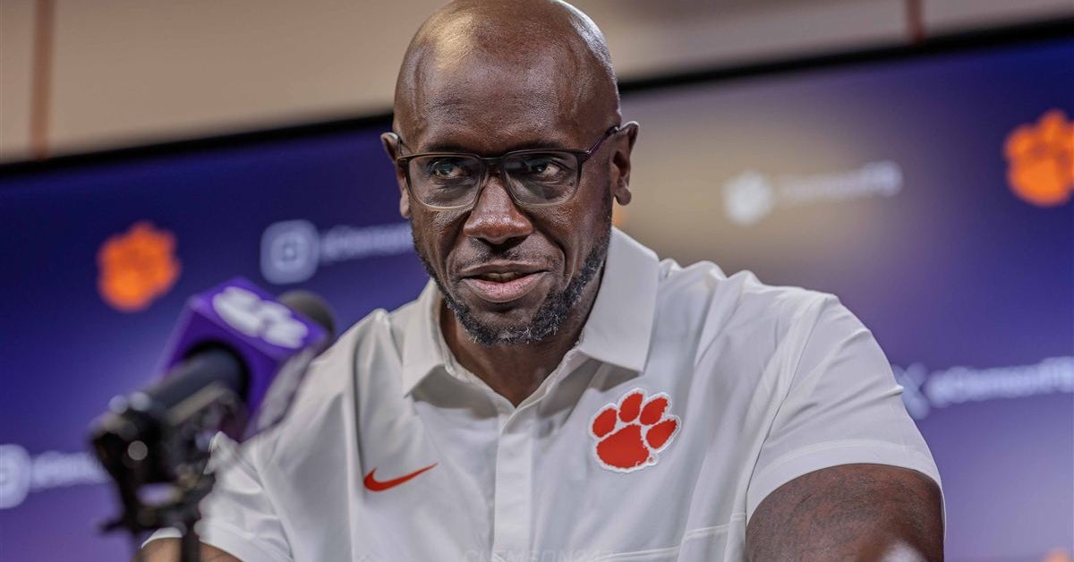 Clemson DT coach Nick Eason takes accountability for crushing Week 1 loss