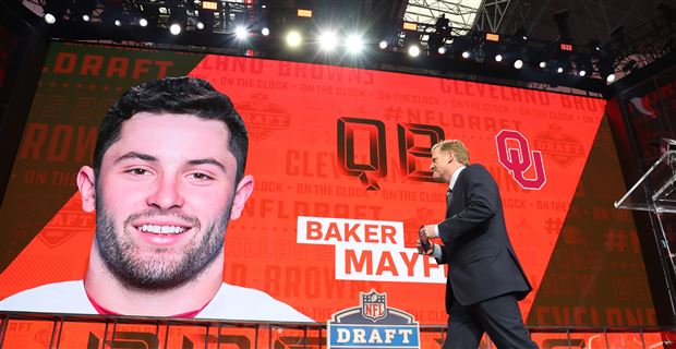 Cleveland Browns quarterback Baker Mayfield (6) locks arms with