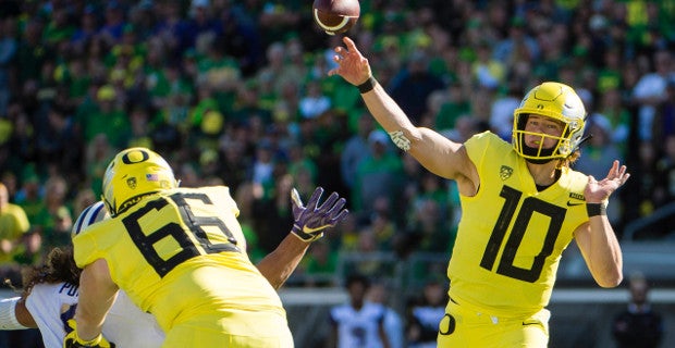 Justin Herbert, Troy Dye are back to complete Oregon football's