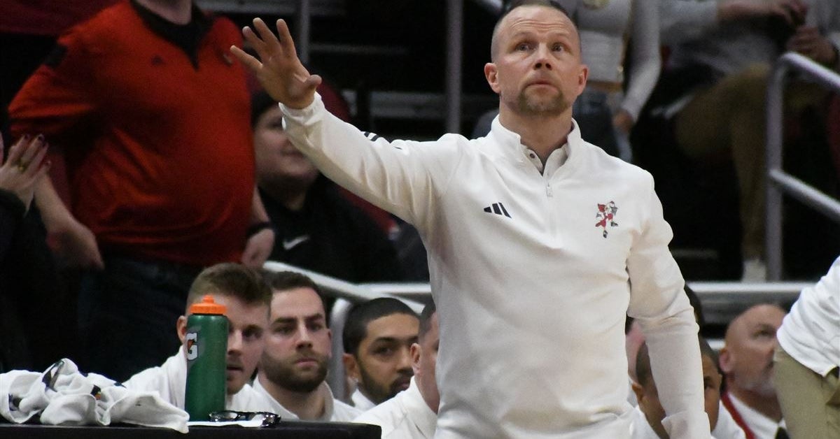 louisville-rises-in-associated-press-coaches-top-25-polls