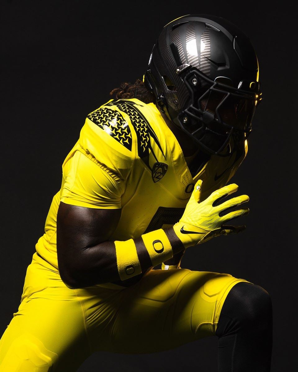 CFB Fans Loved Oregon's Superb Uniforms for Colorado Game Featuring  Color-Changing Cleats - Sports Illustrated