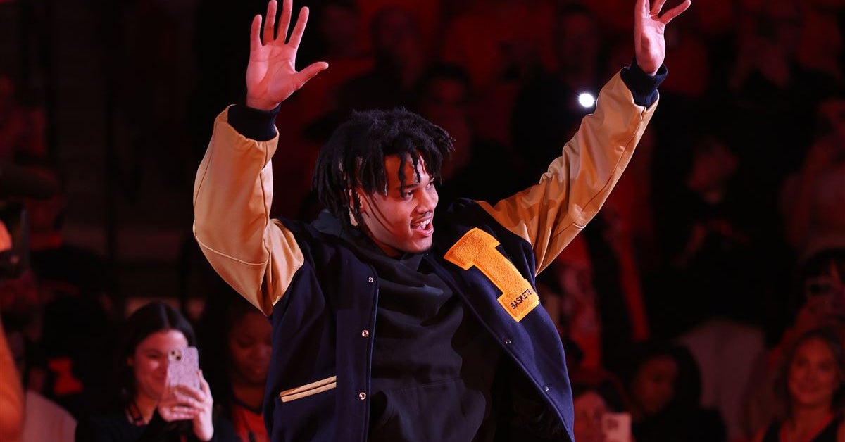 Despite snafu, Shannon gets shining moment in honored jersey celebration: 'So much love here'