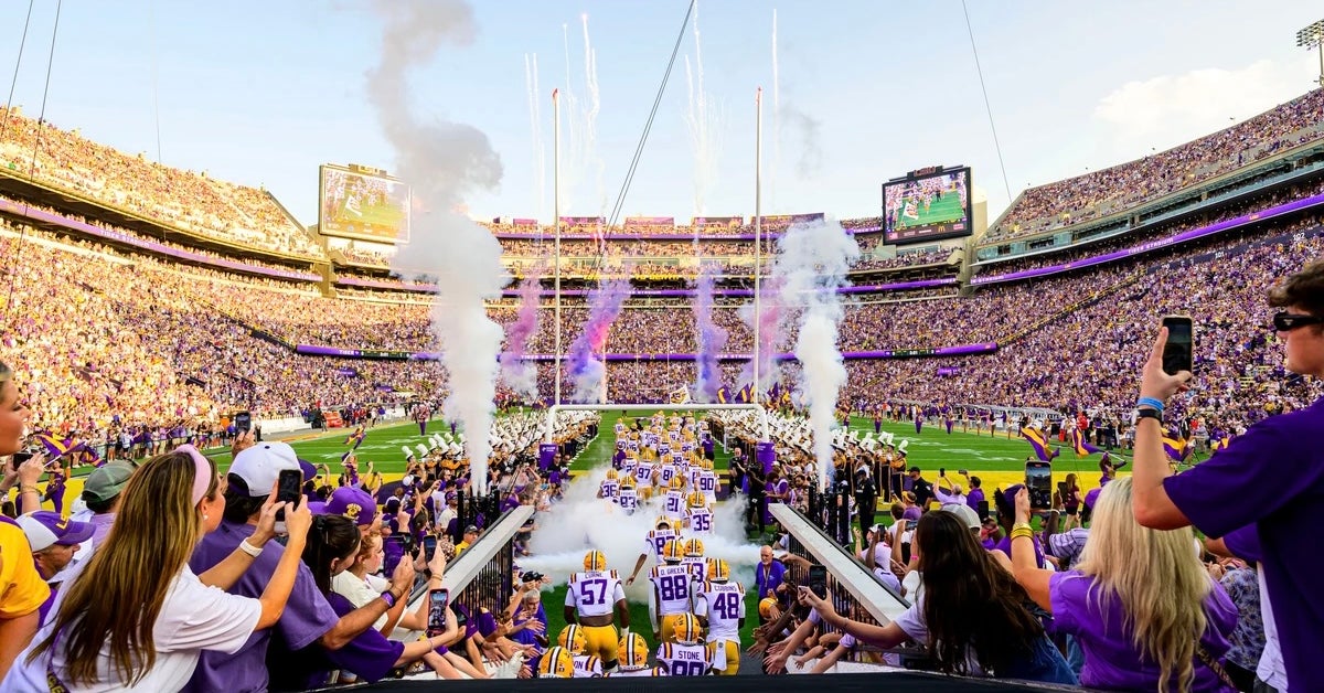 LSU-Clemson kickoff delayed due to inclement weather in Baton Rouge