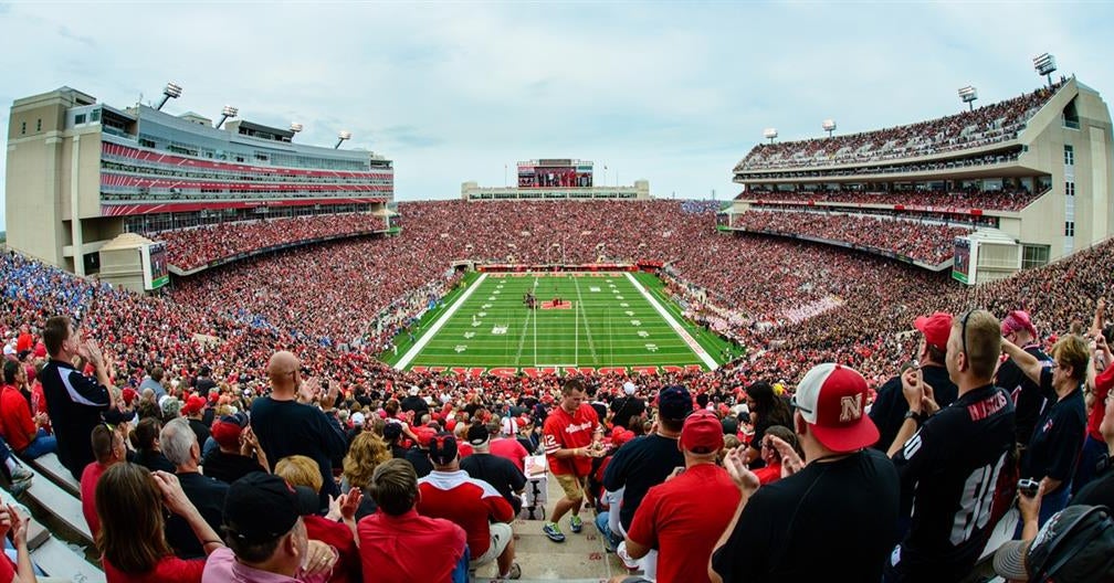 Huskers and Hawkeyes reportedly are B1G schools voting to play