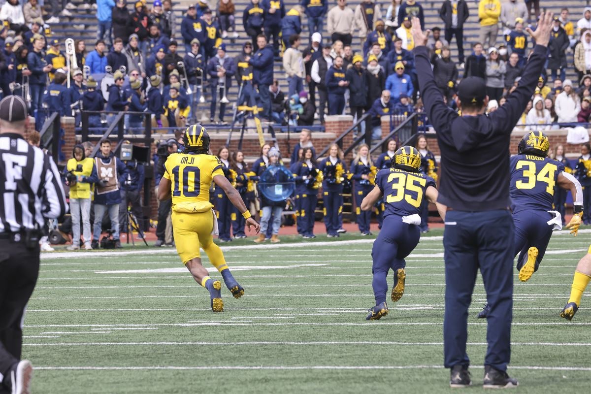 Michigan QB room is ‘the closest bond on the team,’ says Alex Orji