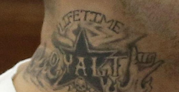 Photo: Aaron Hernandez flexes gang-related neck tattoo in court