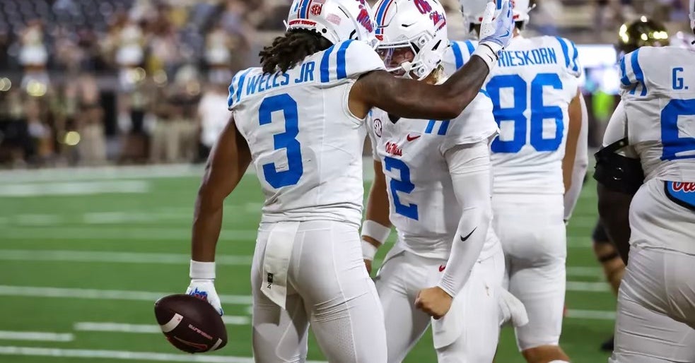 Juice Wells praises Jaxson Dart and details sideline tablet activity