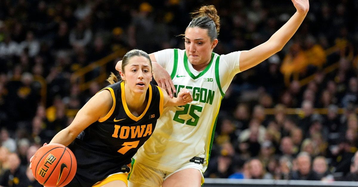 Iowa Women's Basketball: Hannah Stuelke, Addie Deal put away Oregon in sixth straight Big Ten win