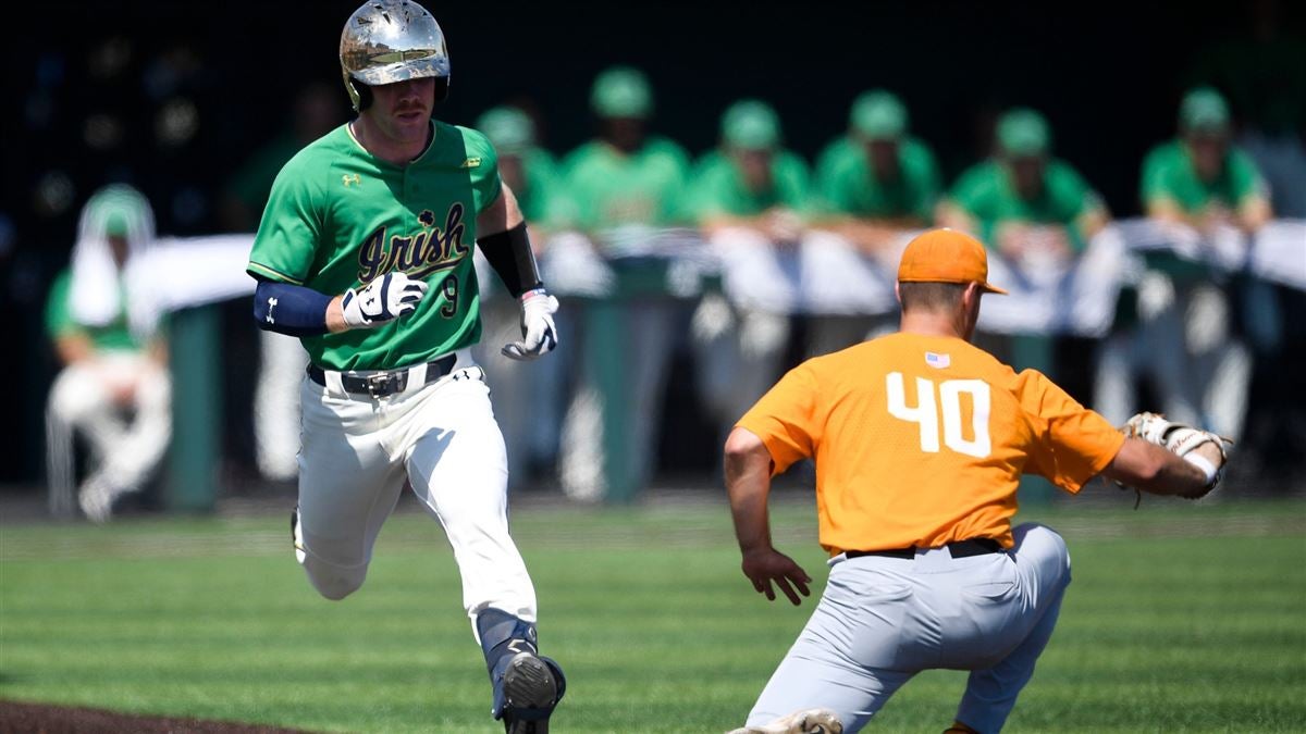 Tennessee routs Notre Dame 12-4 to force deciding third game