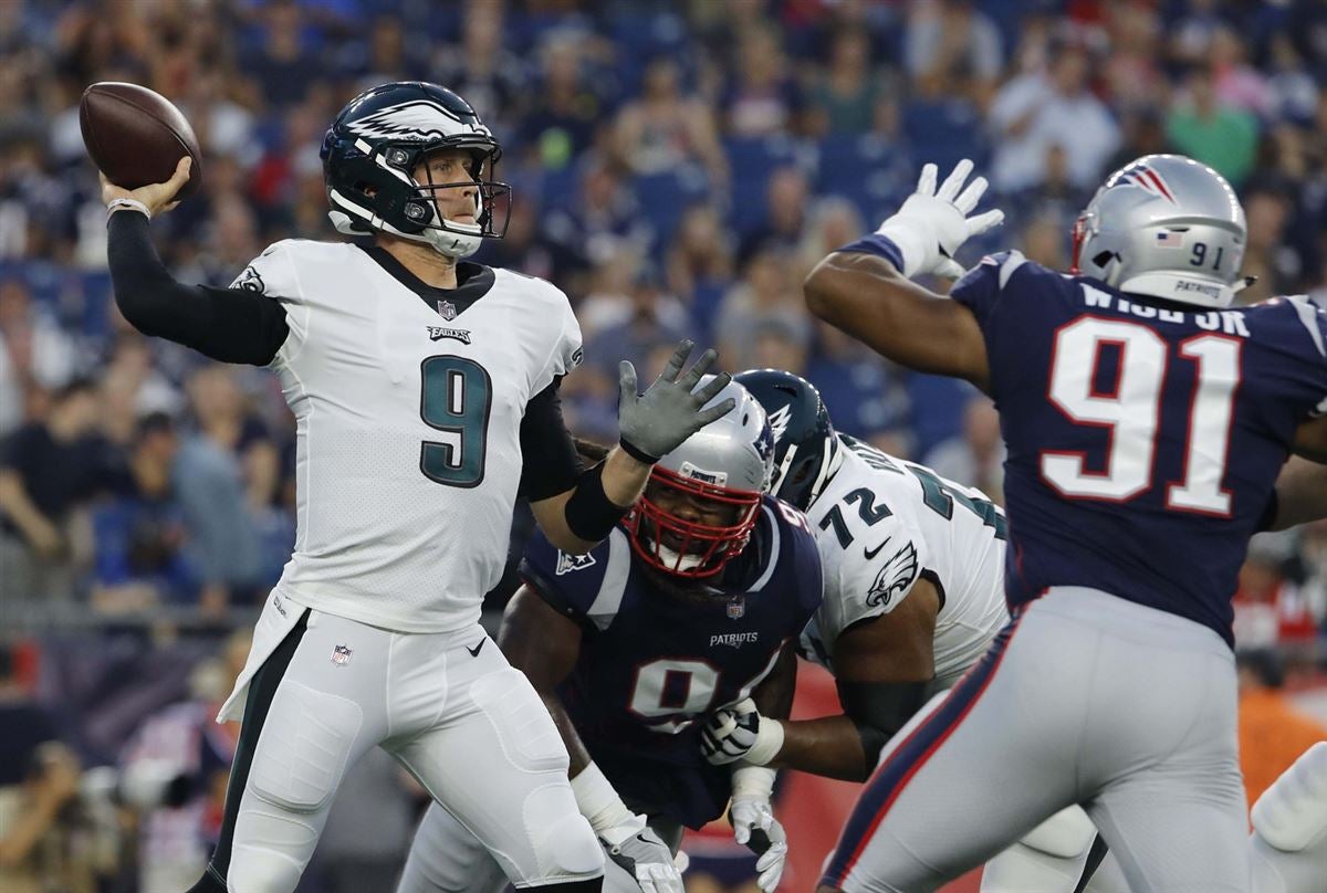 Eagles vs. Patriots: Carson Wentz Couldn't Be Nick Foles When