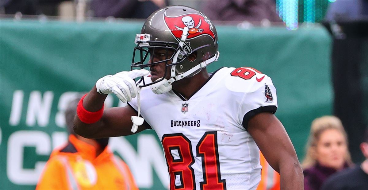 Antonio Brown is no longer a member of the Tampa Bay Buccaneers' - Jen Hale