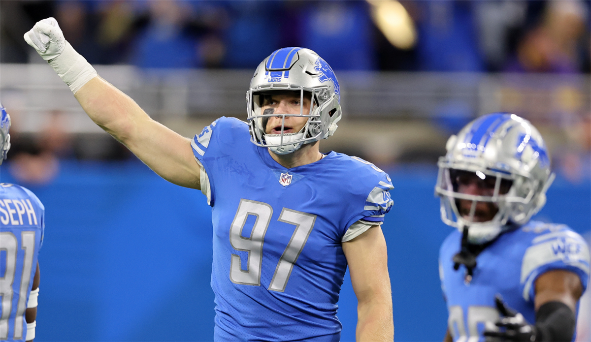 Detroit Lions defensive end Aidan Hutchinson (97) pursues a play