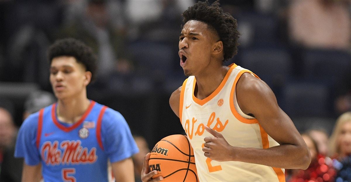 Tennessee basketball recruiting: Five-star PF Julian Phillips commits to  Volunteers on CBS Sports HQ 