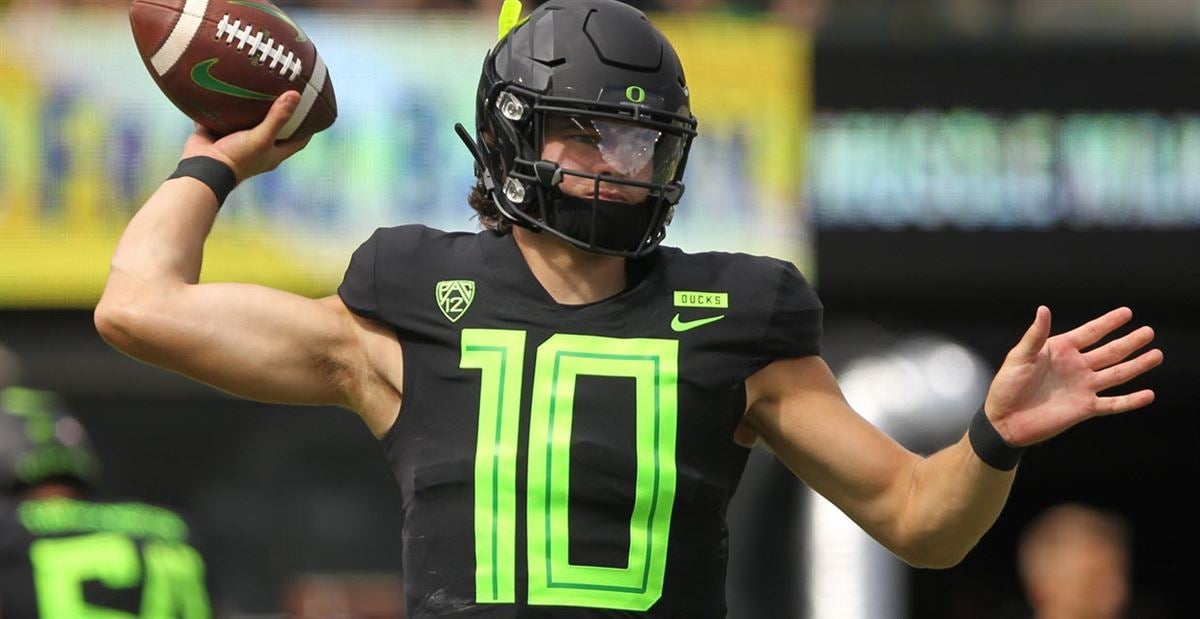 Oregon QB Herbert sets sights on conference title for Ducks