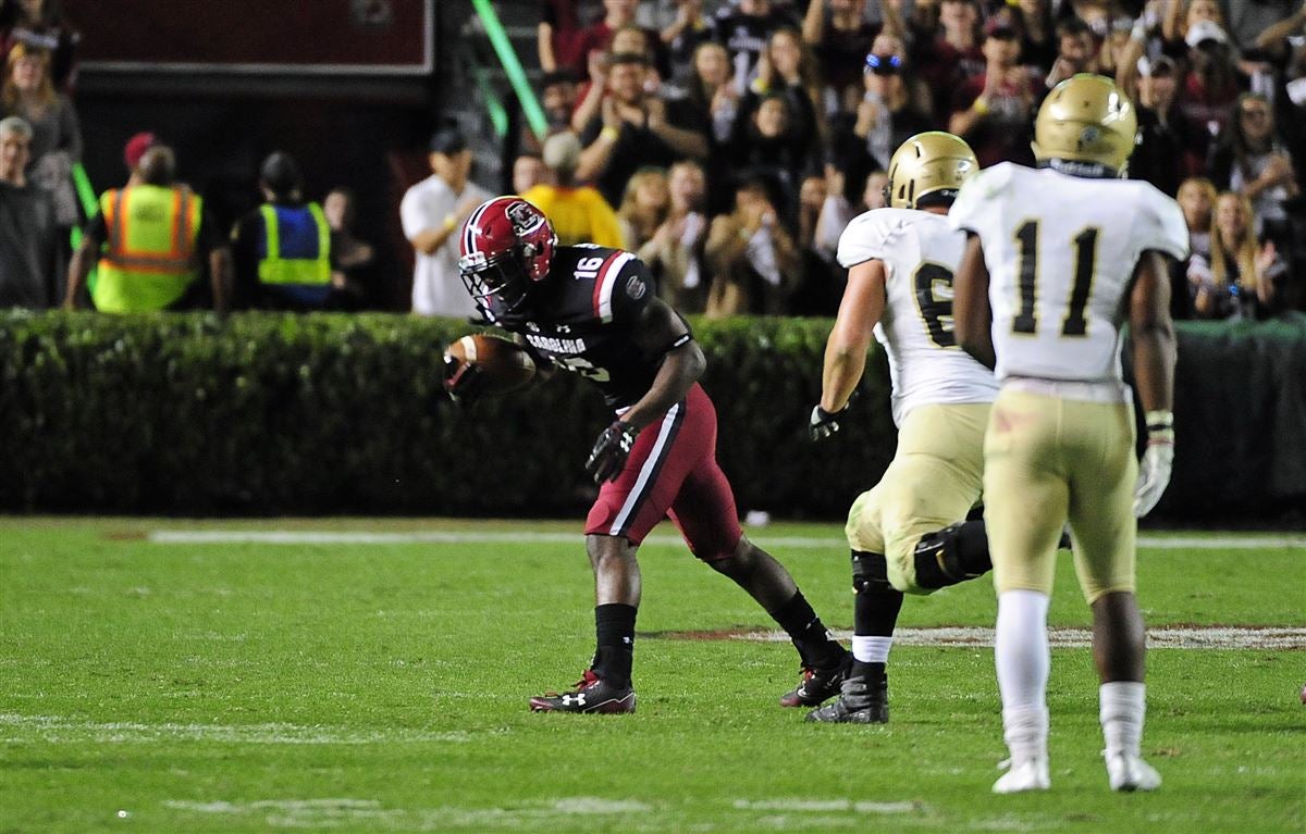 REV cablebahamas - Let's play #SundayFootball TRIVIA! Without peeking, do  you know what Rashad Fenton's 