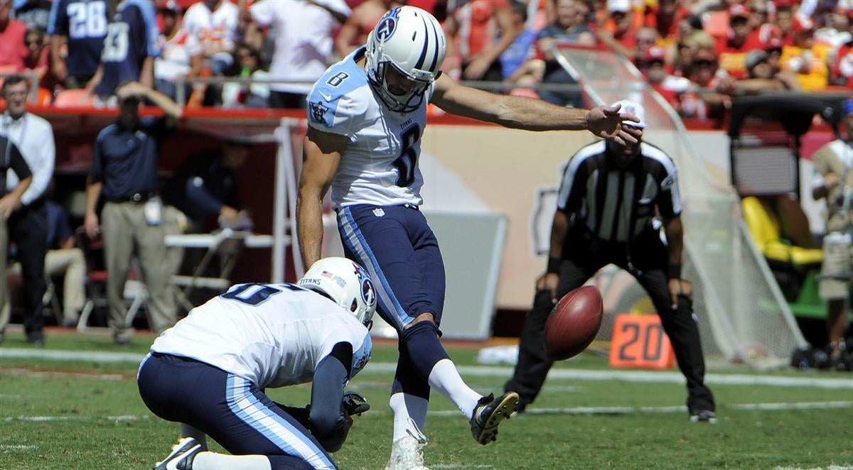 November 19, 2015: Tennessee Titans long snapper Beau Brinkley #48