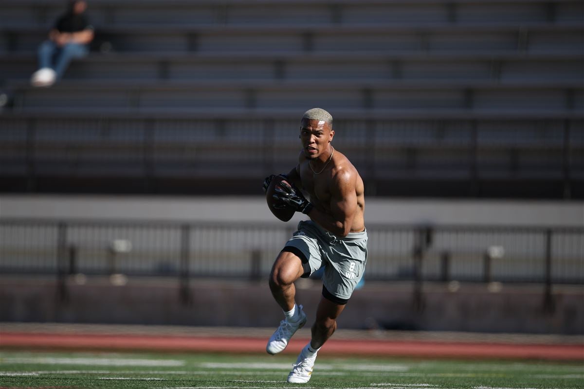 Watch Trojan Qb Kedon Slovis Throws To Amon Ra St Brown And Tyler Vaughns During Usc S 2021 Pro Day