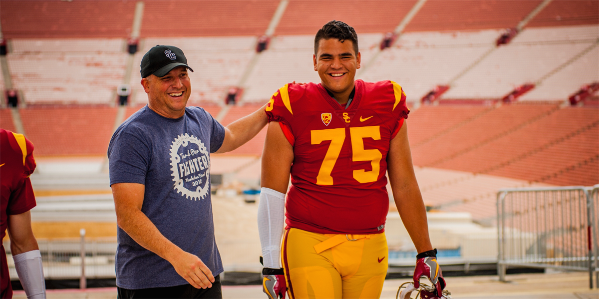 Oak Hills lineman Jason Rodriguez (USC commit) receives Under