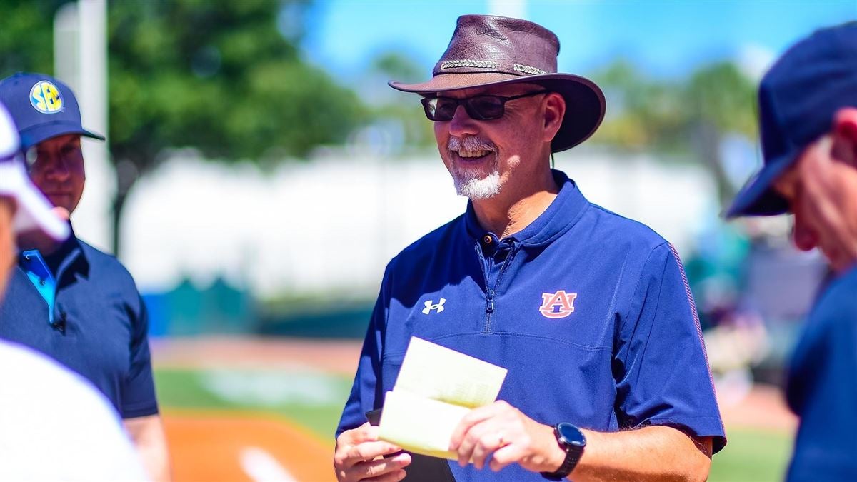 Auburn University Softball Coach: A Comprehensive Overview