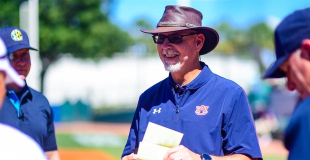 Auburn softball coach Mickey Dean resigns effective at season's end