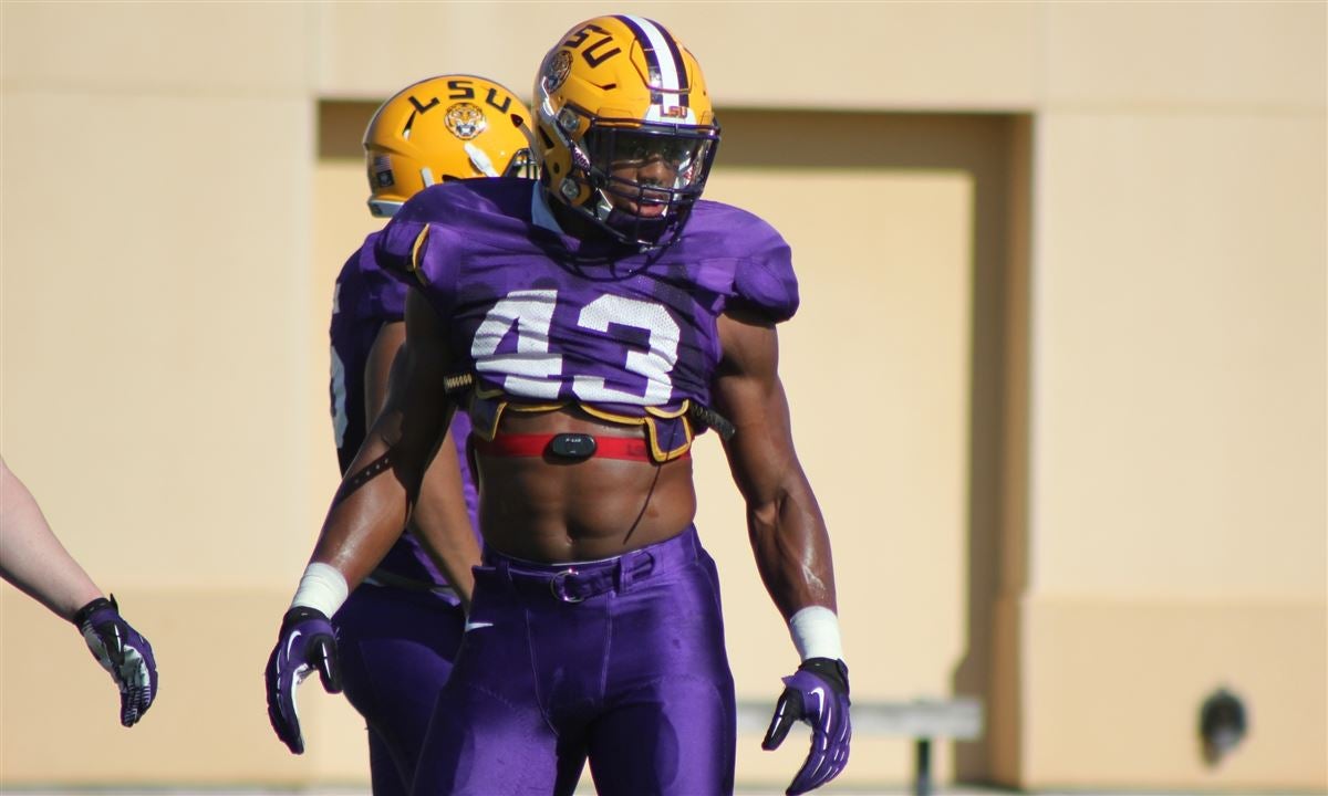 Bengals Joe Burrow and Tyler Shelvin recreate lsu shoulder-carry photo