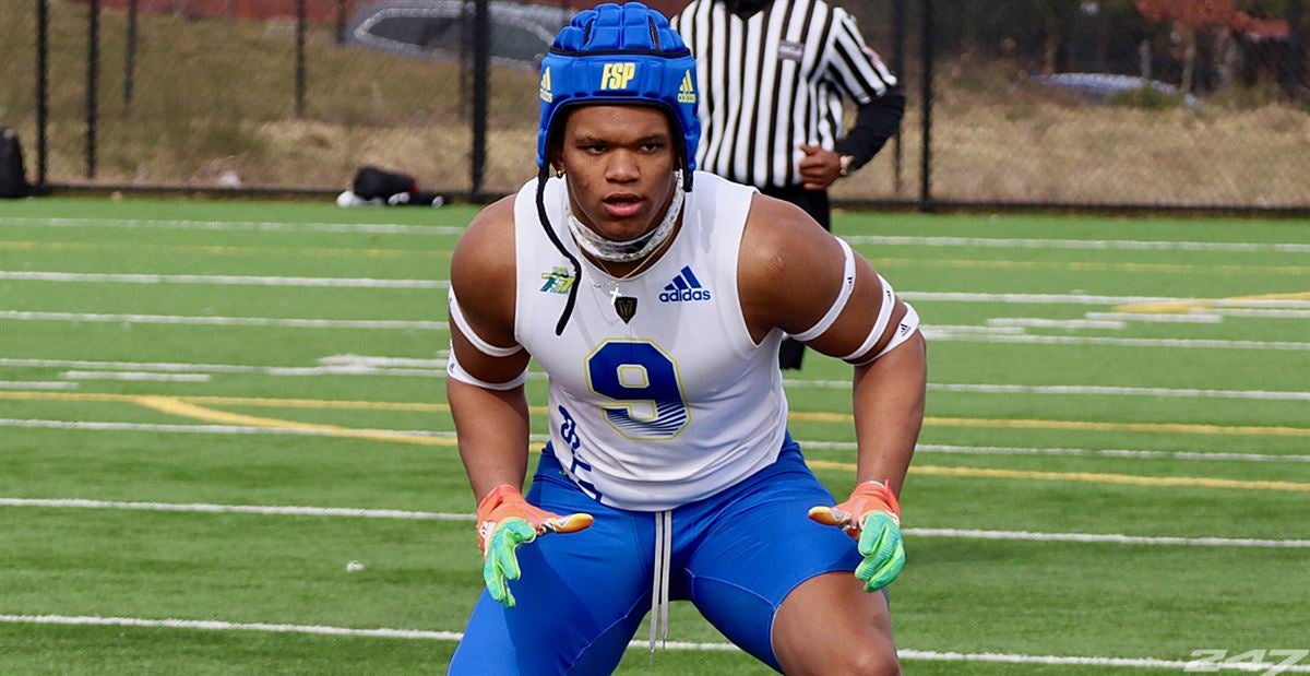 Why did prized UW outside linebacker signee Sav'ell Smalls drop in 247Sports'  final recruiting rankings?