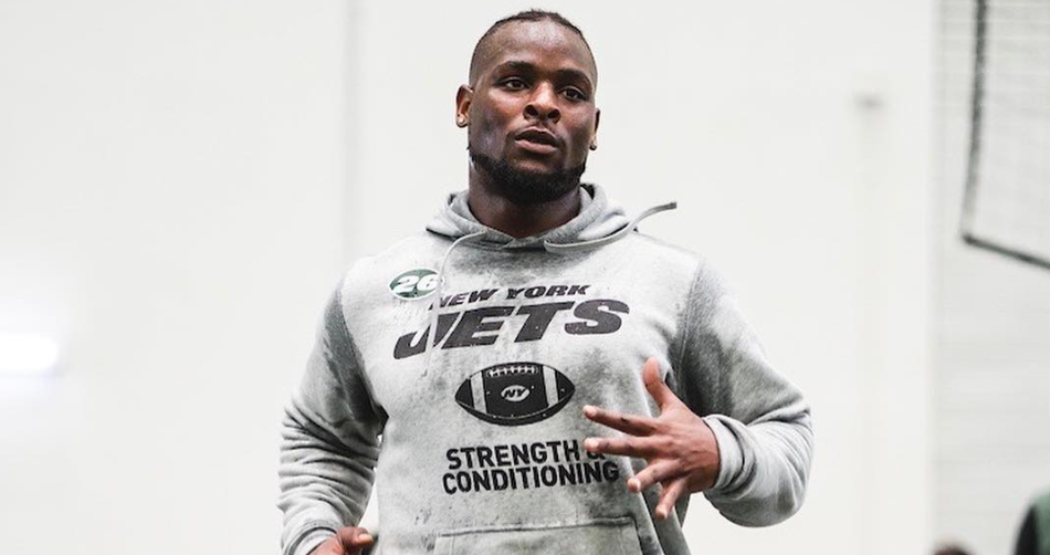jets strength and conditioning shirt
