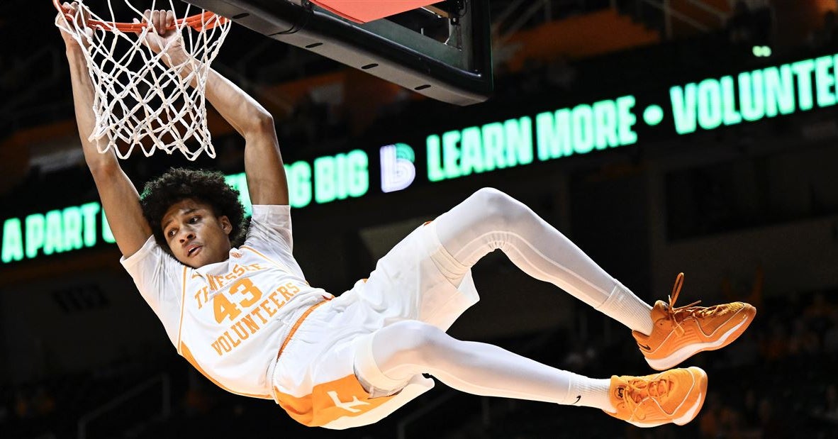 Carr swallowing pride, embracing different role as Tennessee freshman