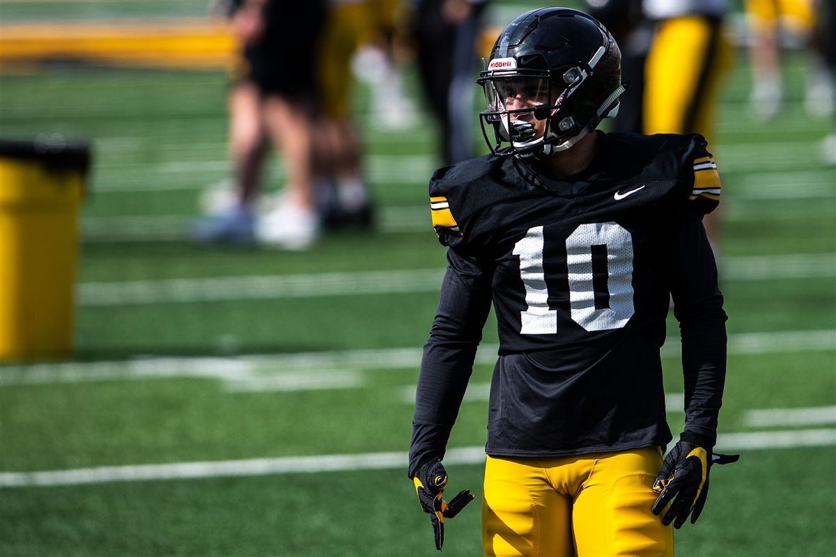 Arland Bruce discusses decision to commit to the Iowa Hawkeyes