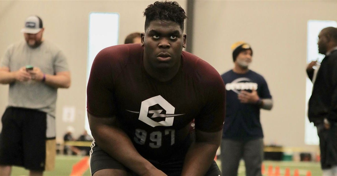 2021 North Shore OL Jaeden Roberts adjusting to Texas football