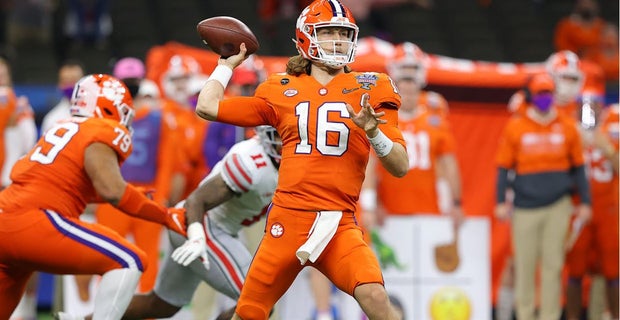 Travis Etienne Improving As A Receiver Thanks to Trevor Lawrence