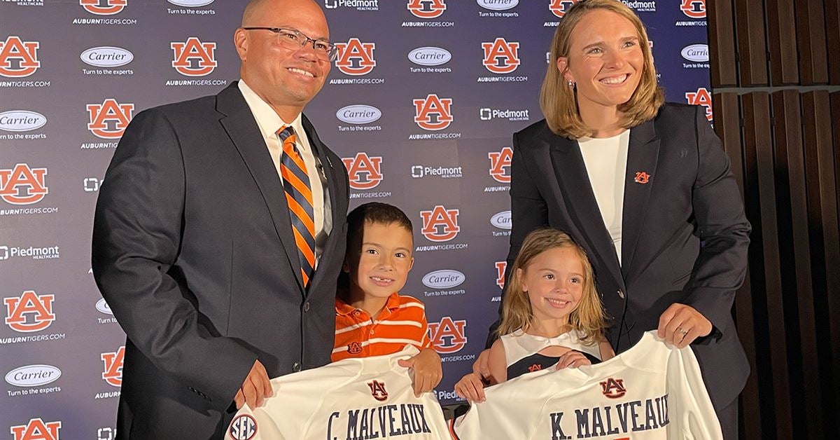 VIDEO: Auburn introduces softball coaches Chris and Kate Malveaux