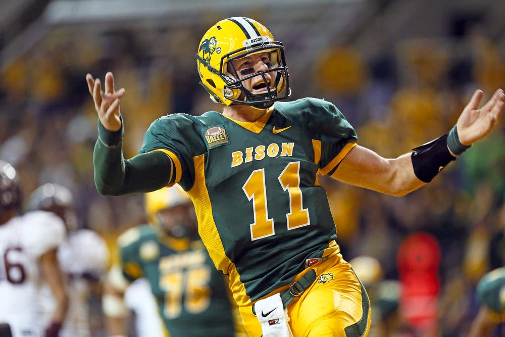 NDSU QB Carson Wentz out 6-8 weeks