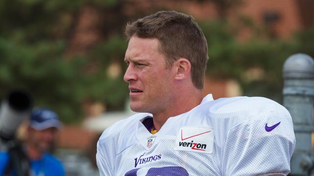 Vikings' Cullen Loeffler says catching with his magnetic gloves is