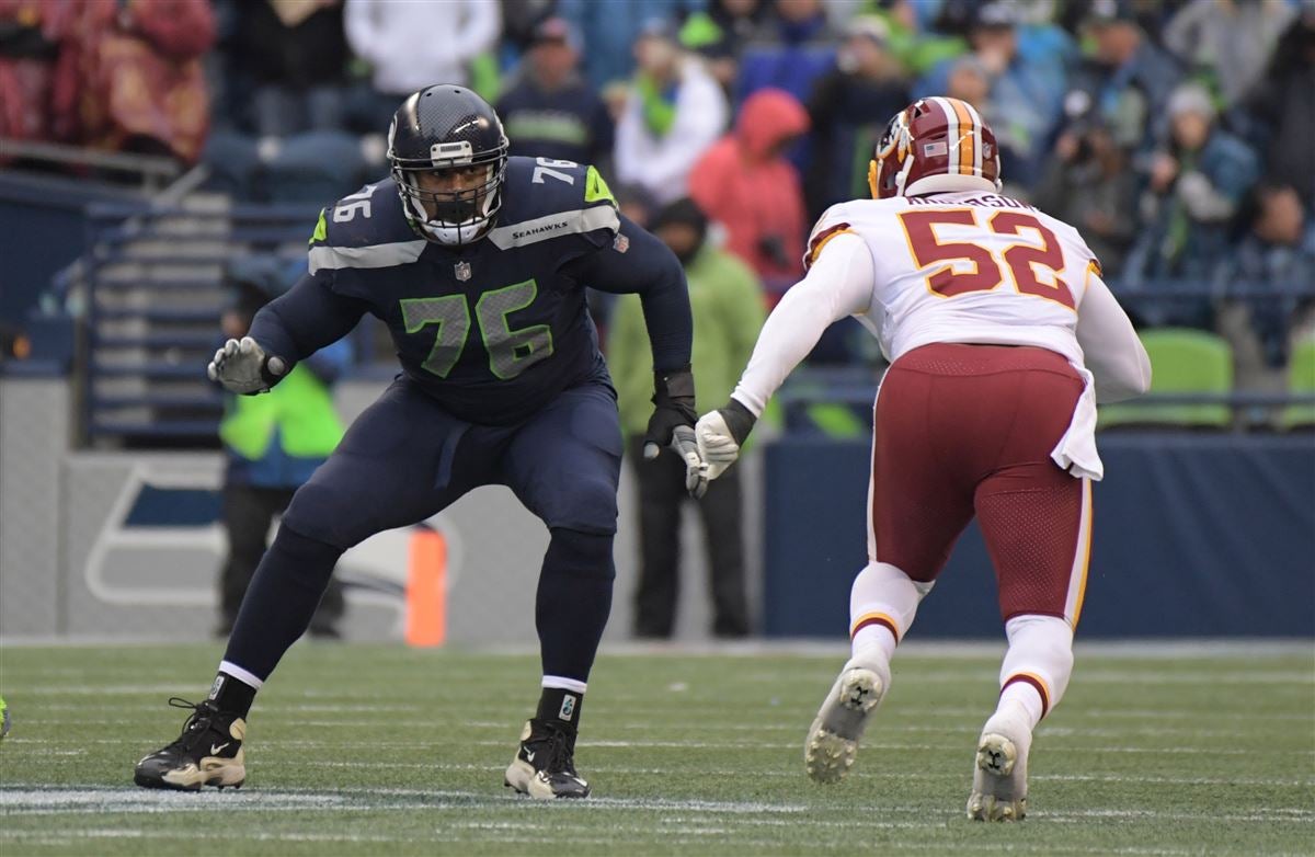 Falcons stand during both anthems; Seahawks protest