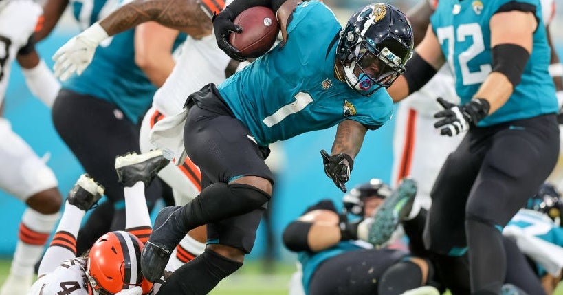 Travis Etienne injury: Jaguars RB exits Ravens game with foot issue