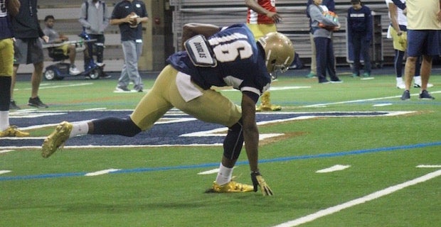 Notre Dame wide receiver Torii Hunter Jr. (16) looks for room to run in  fourth quarter of an NCAA football game. Sunday, September 4, 2016 in  Austin, Tex. Texas won 50-47 in