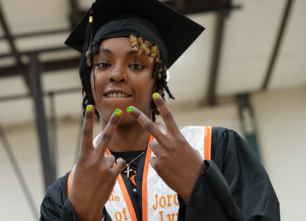 Seattle surprises Jordan Horston with Tennessee 'graduation'