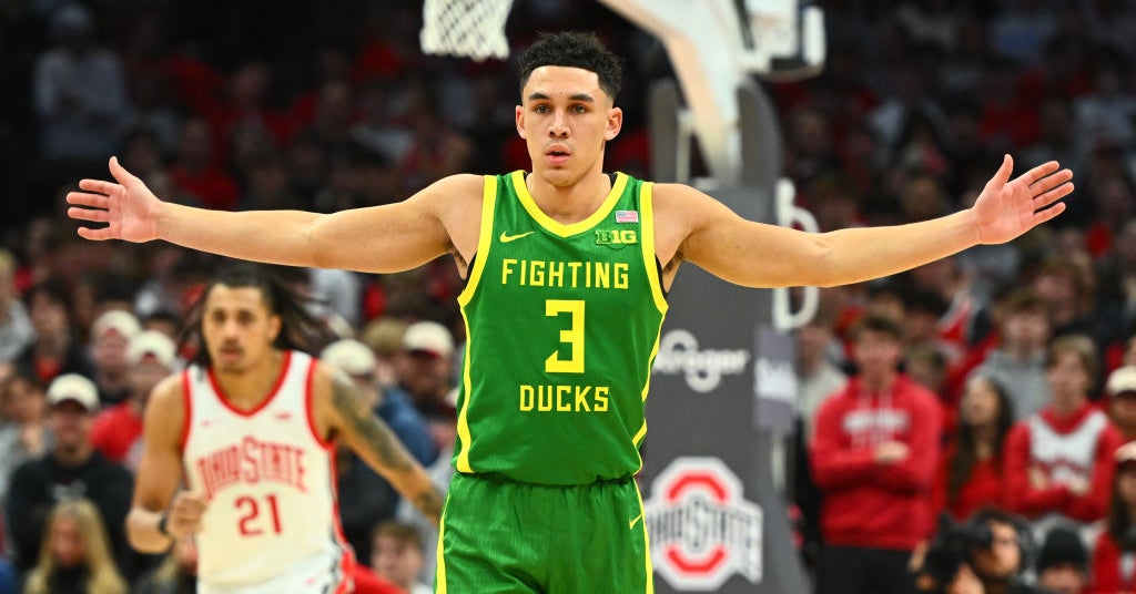 Oregon basketball standout Jackson Shelstad suffers broken hand