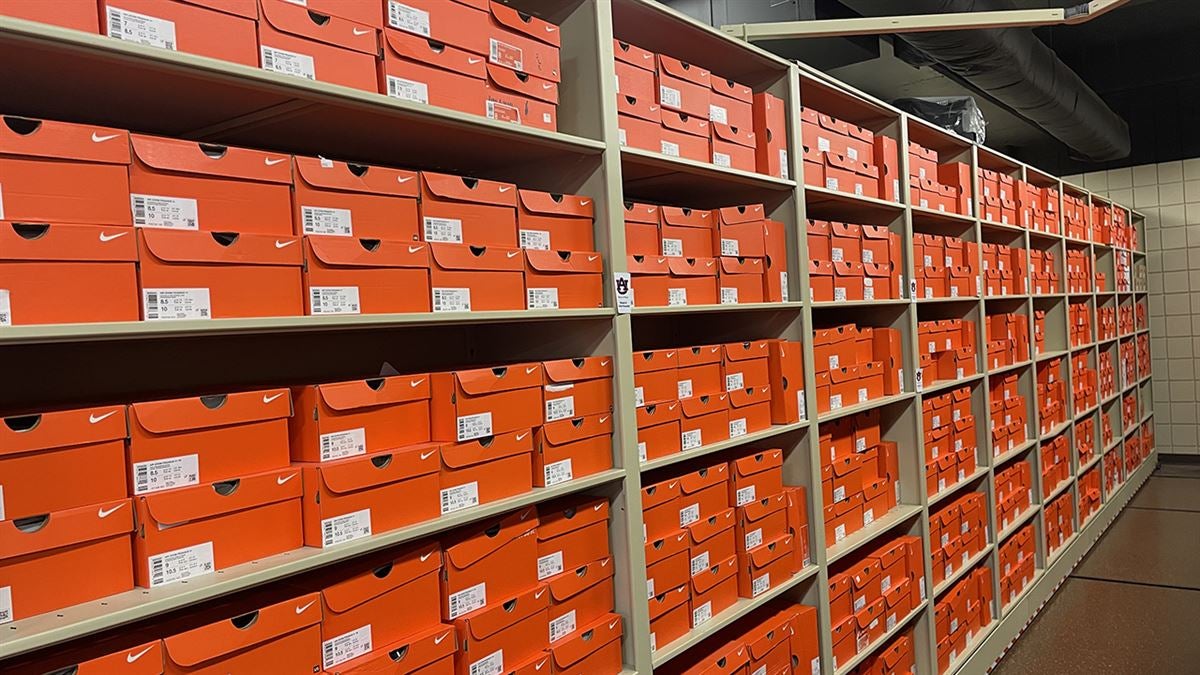 nike outlet auburn mall