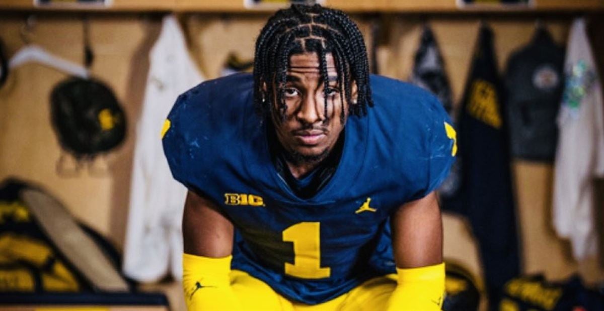 I'Marion Stewart spends time with players, coaches on Michigan OV